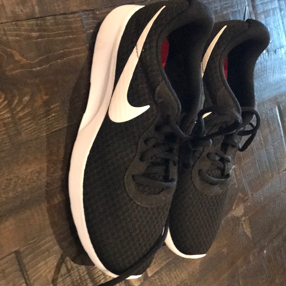 Size 7 Nike Roches
